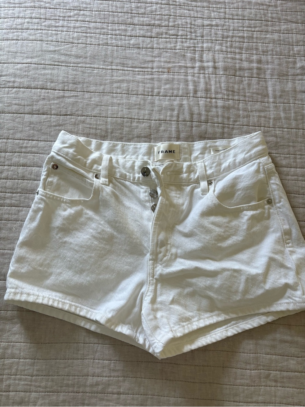 Frame the hang short - White Denim Shorts - Picture 4 of 4